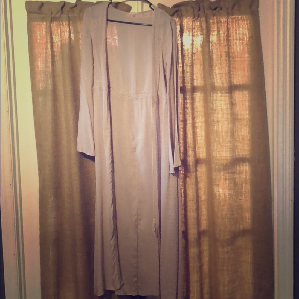 Long sleeve duster. Color: lavender. Size:M